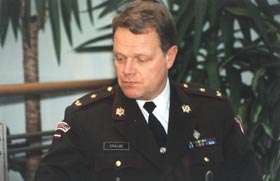 GRAUBE.JPG (17949 bytes)