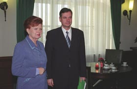 VS.JPG (16634 bytes)