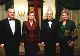 19VKANADA.JPG (43194 bytes)