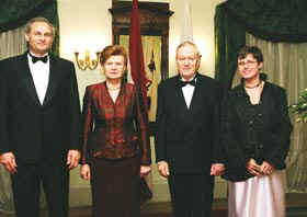 25VNIDERLANDE.JPG (43905 bytes)