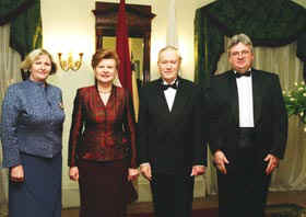 32VSLOVENIJAS.JPG (45142 bytes)