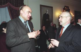 V08.JPG (18014 bytes)