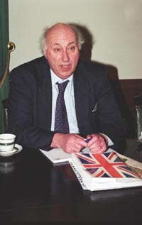 B05.JPG (18212 bytes)