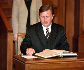 S7.JPG (21349 bytes)