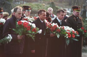 B06.JPG (21413 bytes)