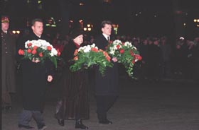 B09.JPG (15436 bytes)