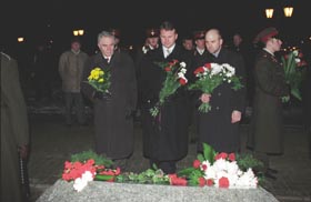 B11.JPG (17660 bytes)