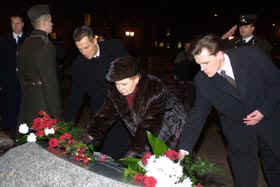 BAR2.JPG (36428 bytes)