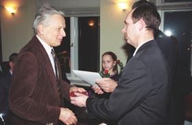 M02.JPG (18228 bytes)