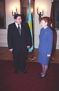 V06.JPG (17360 bytes)