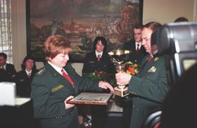 R04.JPG (20243 bytes)