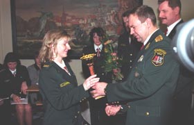 R09.JPG (19294 bytes)