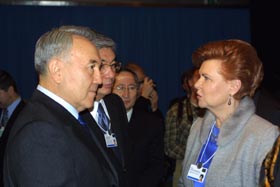 DAVOSA8.JPG (17686 bytes)