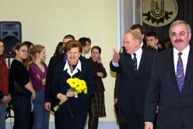 ES3.JPG (20878 bytes)