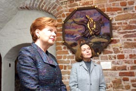 IZSTADE.JPG (25906 bytes)