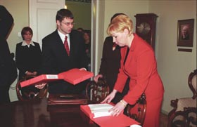 BU2.JPG (19589 bytes)