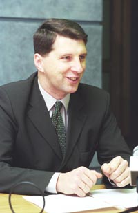 V1.JPG (18703 bytes)