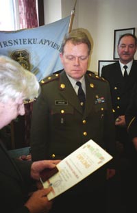 GRAUBE.JPG (15611 bytes)