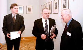 ES1.JPG (19314 bytes)