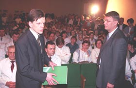 R7.JPG (20478 bytes)