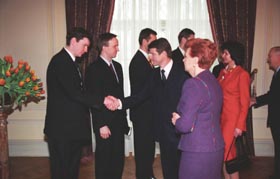 P06.JPG (19122 bytes)