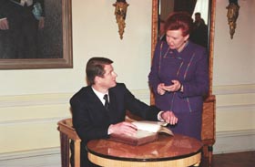 P07.JPG (18932 bytes)