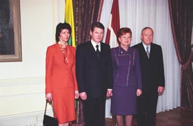 P08.JPG (18499 bytes)