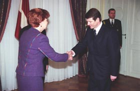 P09.JPG (18045 bytes)