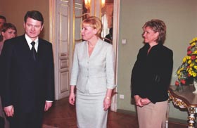 P11.JPG (19164 bytes)