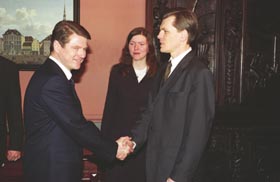 P18.JPG (16108 bytes)