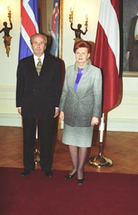 V4.JPG (20992 bytes)