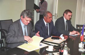 FR2.JPG (21632 bytes)