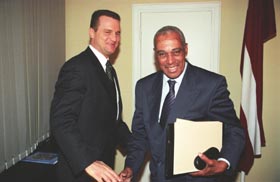 FR4.JPG (18348 bytes)