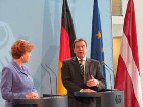 VAC7.JPG (18026 bytes)