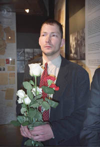 LE02.JPG (16292 bytes)