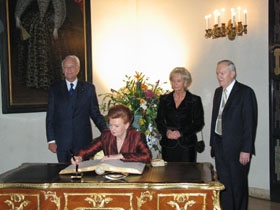 MINHENE1.JPG (24243 bytes)