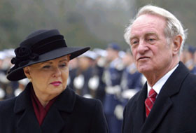 V2.JPG (16600 bytes)