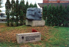 RE03.JPG (26222 bytes)