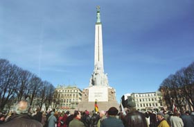 M07.JPG (18161 bytes)