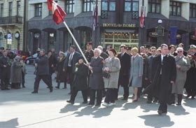 M08.JPG (23520 bytes)