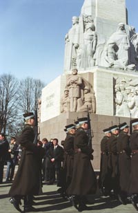 M09.JPG (23687 bytes)