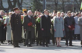 M10.JPG (22918 bytes)