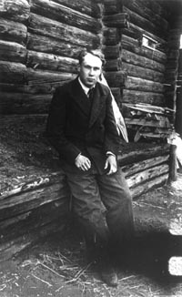 RE04.JPG (26108 bytes)