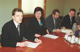 R3.JPG (18801 bytes)