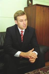 GULBIS5.JPG (16343 bytes)