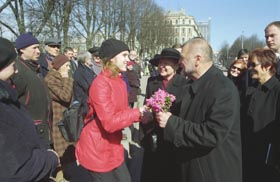 H04.JPG (22628 bytes)