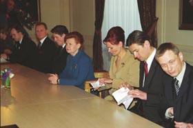 H12.JPG (19245 bytes)