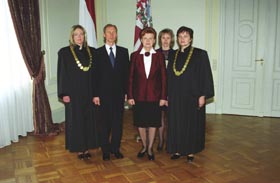 TIESNESI.JPG (18570 bytes)