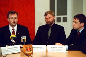 KNAB.JPG (20364 bytes)