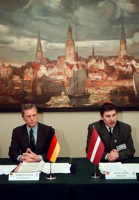 ROBEZA.JPG (23109 bytes)